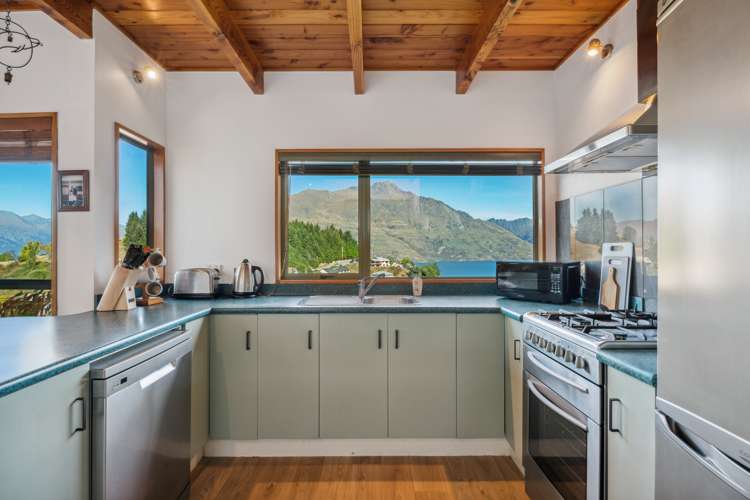 22b Lochy Road Fernhill/Sunshine Bay_6