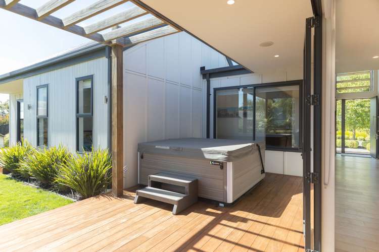 32 Carnaveron Drive Lincoln_11