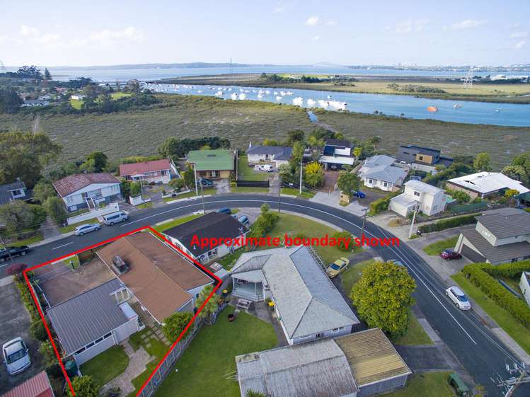 97 Tiroroa Avenue Te Atatu South_16