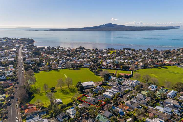 11 Burgess Road Devonport_1