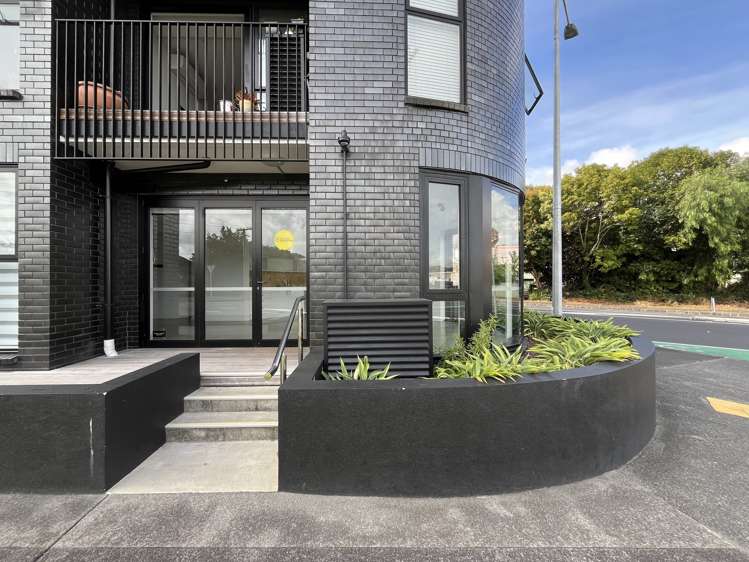 845 New North Road_0