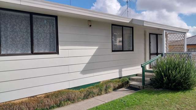 Sunny, 3 bedroom house in Glenview
