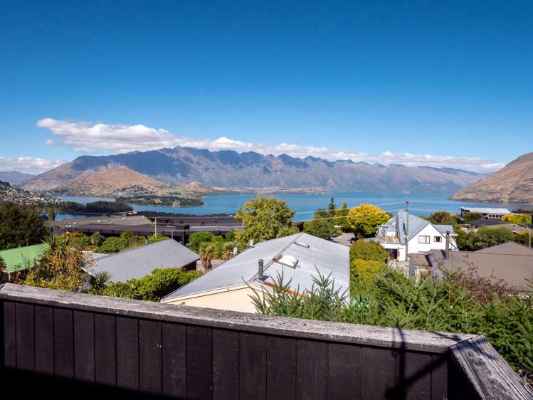 17a Wynyard Crescent Fernhill/Sunshine Bay_0