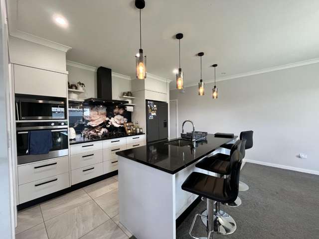 4 Hikawera Drive 10481_1