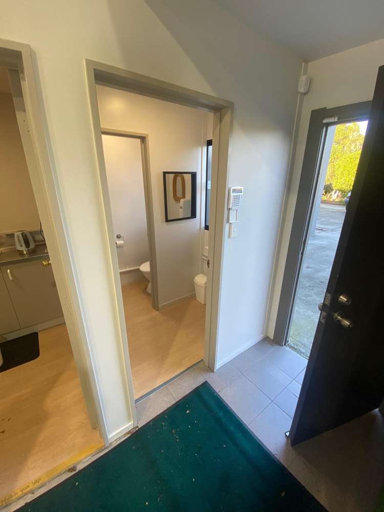 2/1008 Ferry Road Ferrymead_16