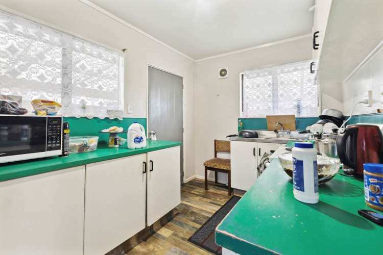 696 Massey Road Mangere_15