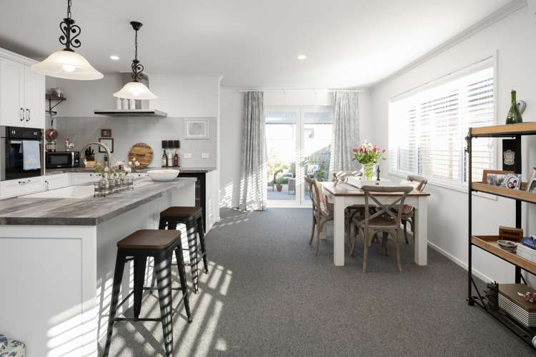 34 Harvard Road Burleigh_9