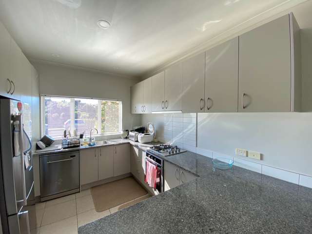 3/10 Salford Crescent Flat Bush_2