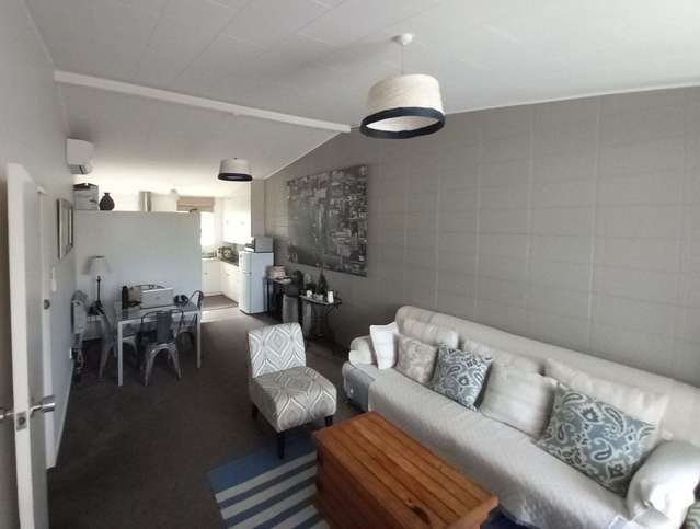 Two bed unit with Solar ~ Fully Furnished!