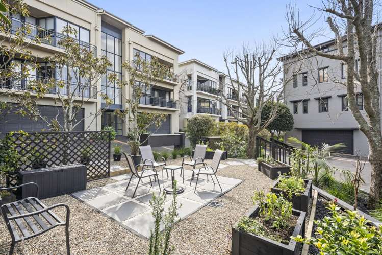 2F/5 Furneaux Way Remuera_4