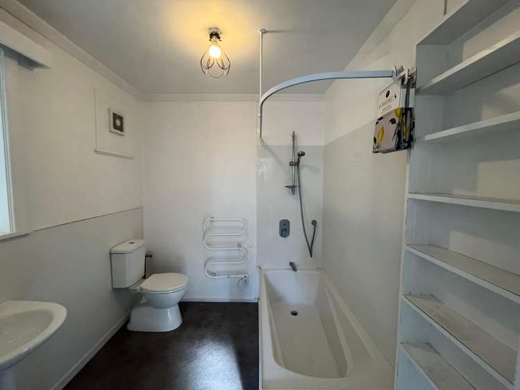 22 Mahoe Street Ōtaki Beach_11