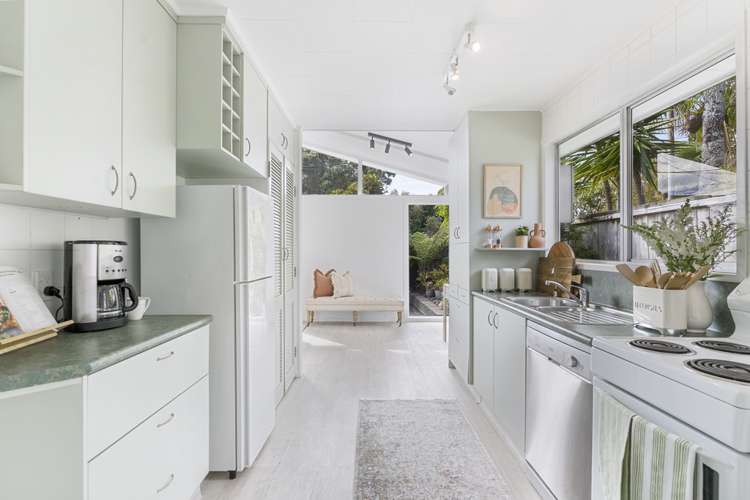 86 Aeroview Drive Beach Haven_6