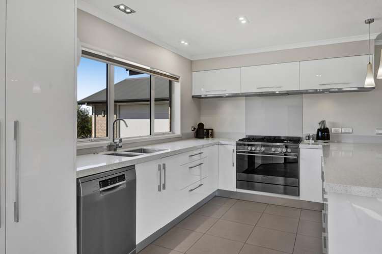 1 Elizabeth Grove Stratford_5