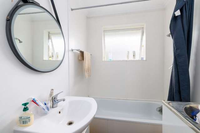 2/650 Cashel Street 1477_4