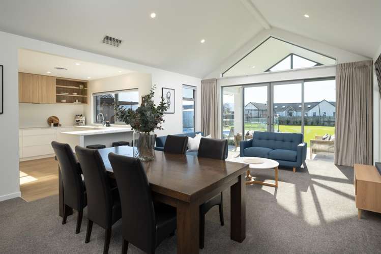 14 Waters Avenue Burleigh_6