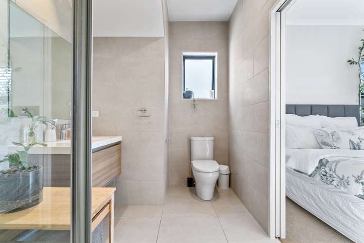 7 Matairangi Avenue Totara Heights_11