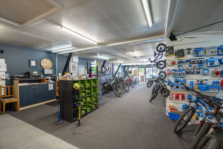 66 Town Centre Te Anau_7