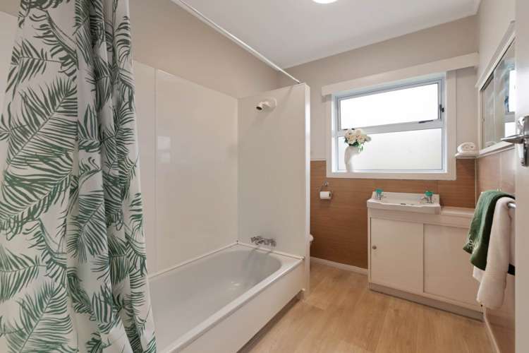 1/8 Edgewater Drive Pakuranga_12