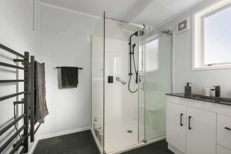 53 Queen Mary Avenue New Lynn_14