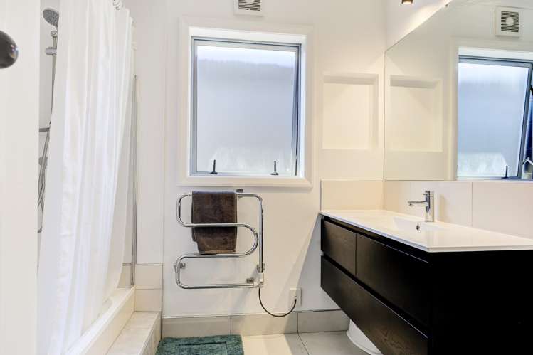 24 Splitt Avenue Glenview_12