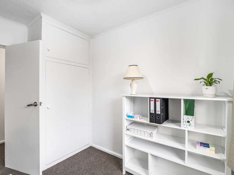 402 Yaldhurst Road Russley_19