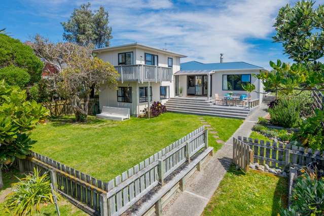 30 Heperi Street Waikanae Beach_1