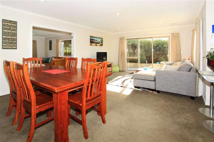 42 Te Puia Drive Aotea_9