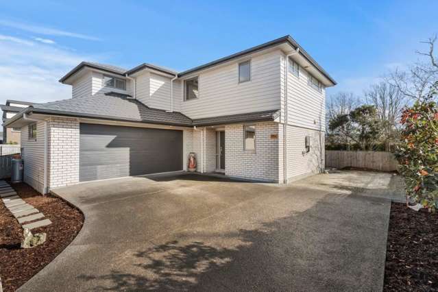 Modern Home by Orewa College | Walk to Beach & Par