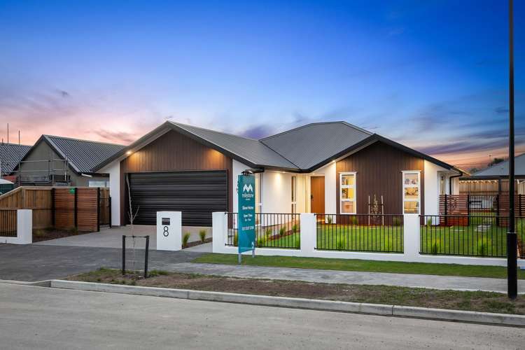 8 Strowan Avenue Elgin_37