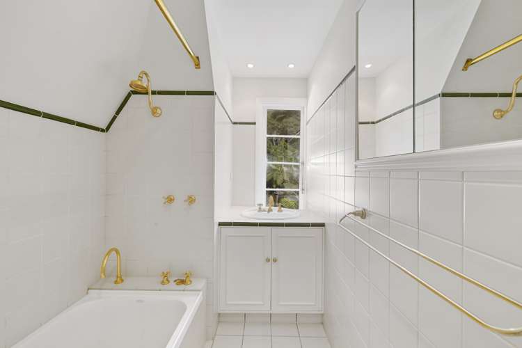 11 Francis Bell Grove Lowry Bay_13