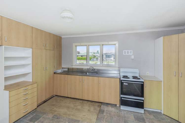 63 Coopers Road Dallington_5