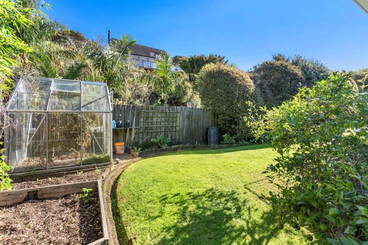 2/4 Oban Road Browns Bay_30