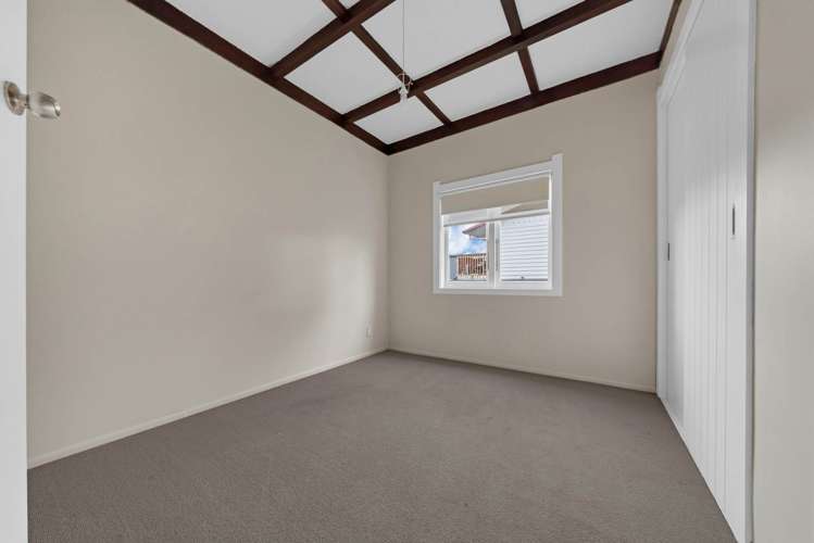 65 Beach Road Pahurehure_19