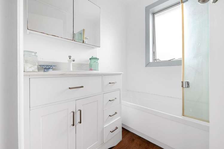 8 Robert Grigg Place Hamilton East_9