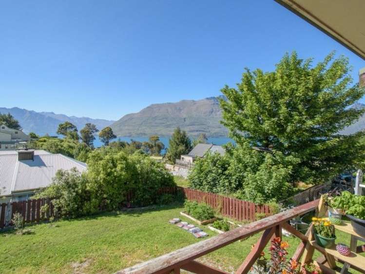 16a Arawata Terrace Fernhill/Sunshine Bay_1