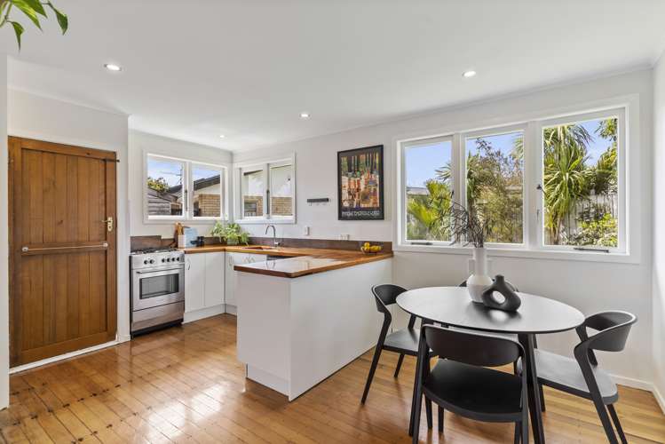 32 Amberley Avenue Te Atatu South_5