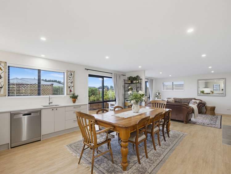 3/2 Loe Place Amberley_4