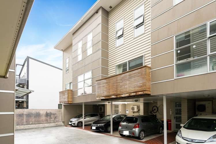 2/123 The Parade Island Bay_13