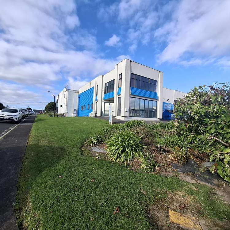 Unit A, 6 Westech Place Kelston_9