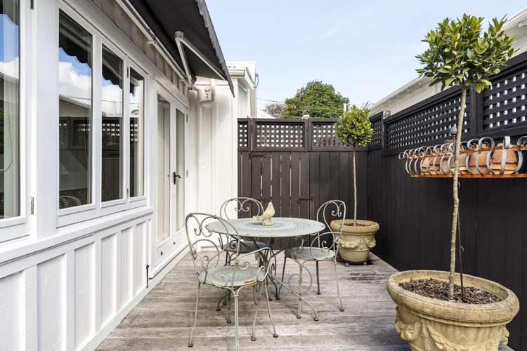 89 Pendarves Street New Plymouth Central_26