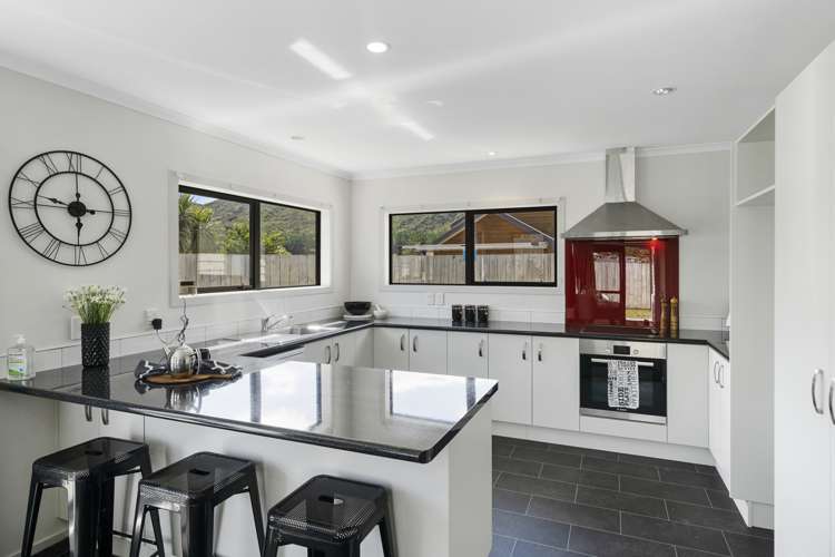 31a Grimsby Grove Wainuiomata_6