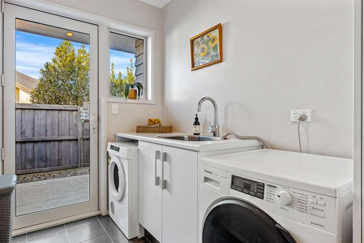 7 Barnsley Crescent West Melton_16