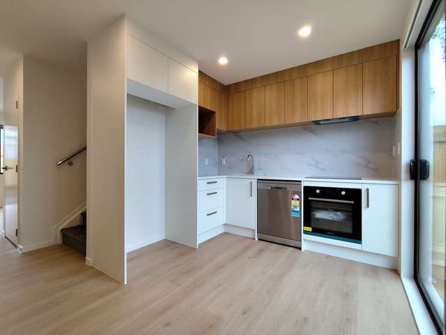 76 McLeod Road Te Atatu South_3