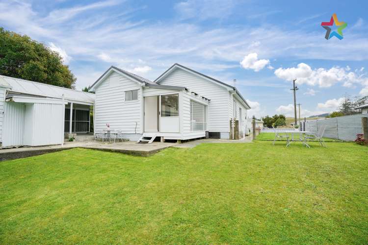 35 Sinclair Avenue Nightcaps_19