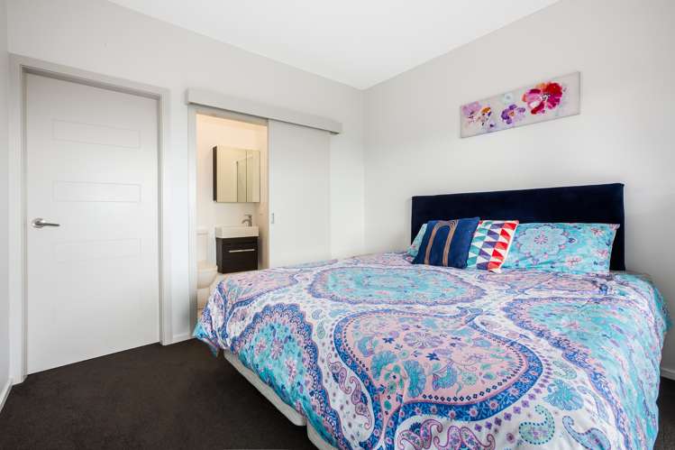 36 Red Beech Avenue Woodridge_12