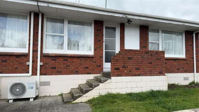 Charming 2-Bedroom Unit with Garage – Great Locati