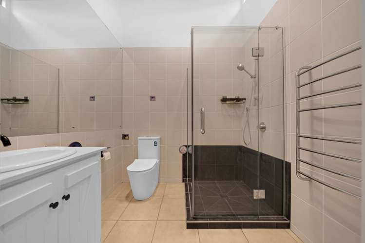 84 & 86 Ayton Drive Totara Vale_37