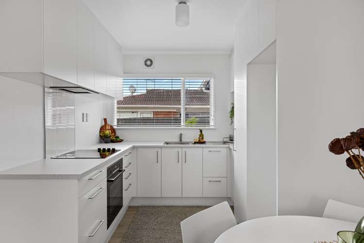 2/4 Keldale Place Forrest Hill_8