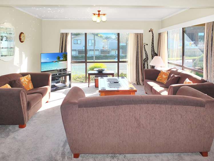 38 Hennessy Street East Foxton Beach_10