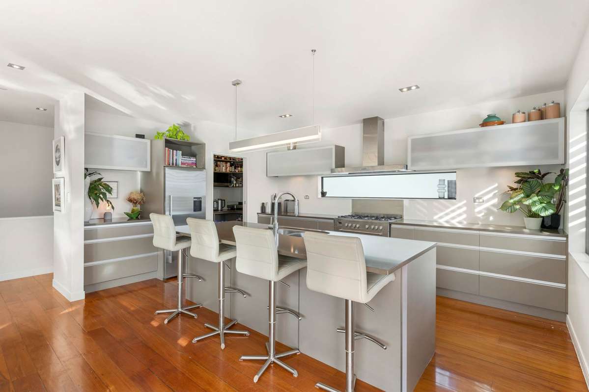 402 Riddell Road_4